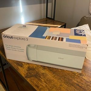Cricut Explore 3 Machine + Essential Smart Material Bundle